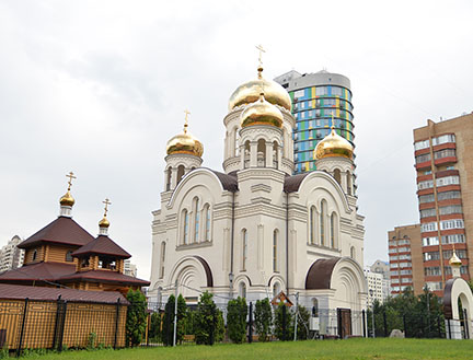 Строительство храма Всех святых в Земле Русской просиявших на пересечении улиц Гарибальди и Новочеремушкинская